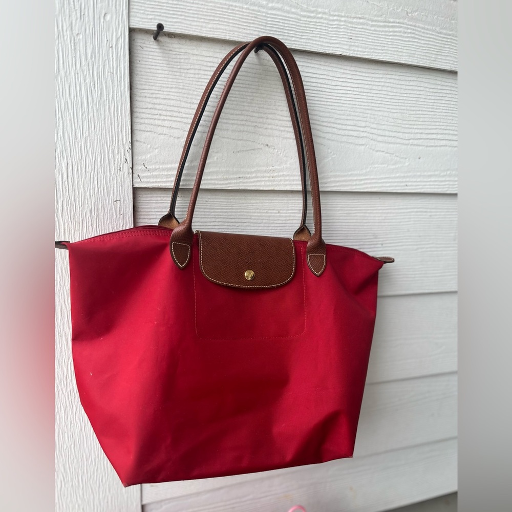 Longchamp le pliage medium tote.